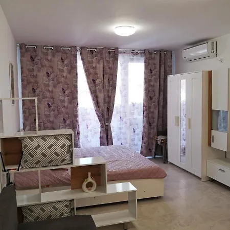 Апартаменты Comfortable Ground Floor Приморско
