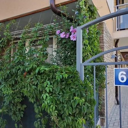 Апартаменты Comfortable Ground Floor Приморско